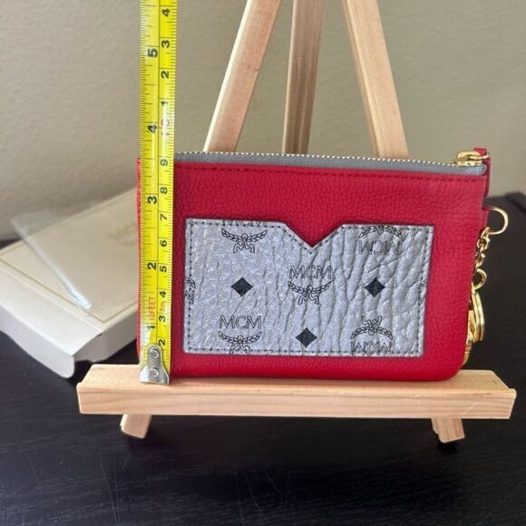 MCM key holder red and silver New in the box - Picture 3 of 12